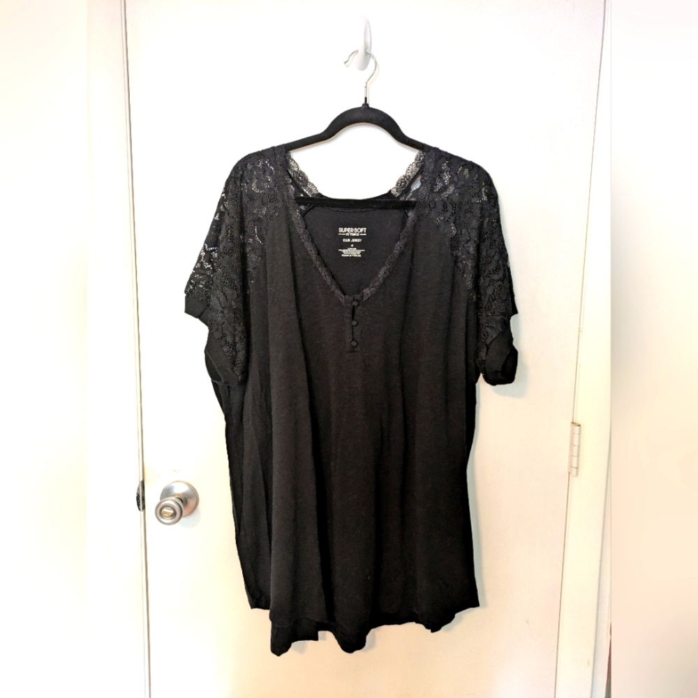 EUC Torrid 4X Super Soft Black Slub Lace Raglan Tee